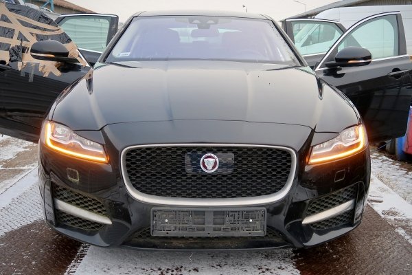 _Belka zderzaka przód Jaguar XF X260 2016 Sedan