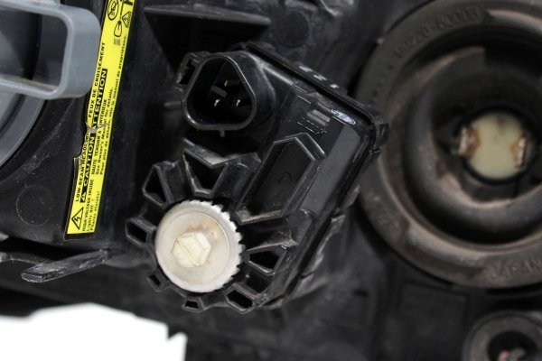 _Reflektor lewy Toyota Avensis T25 Lift 2006-2008 (xenon)