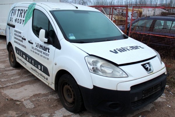 _Błotnik przód prawy Peugeot Partner II 2009 (kod lakieru: EWP)