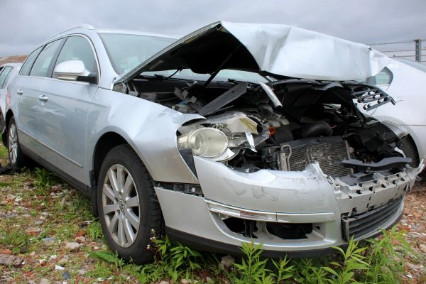Szyba karoseryjna prawa VW Passat B6 2005 2.0TDI BKP Kombi