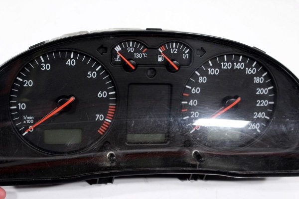 Licznik zegary VW Passat B5 1999 2.3 V5