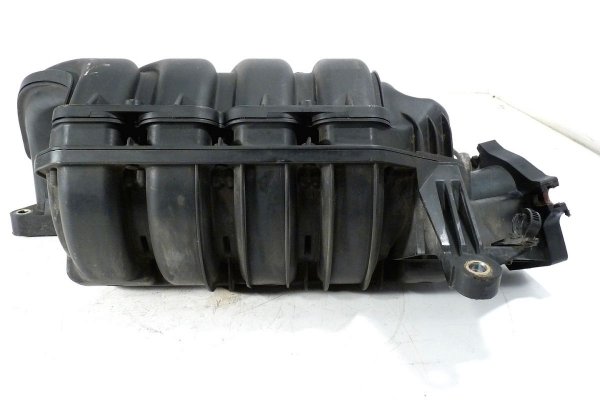Kolektor ssący Toyota Corolla E11 1997-2002 1.4VVTI