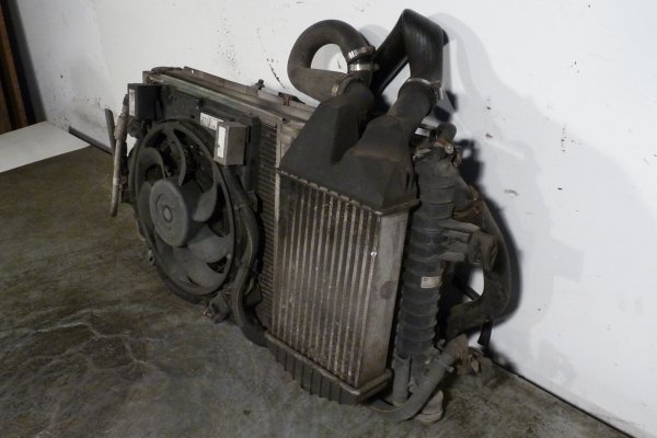 Pas przód + chłodnica wody + wentylatory Opel Astra H 2010 1.3 CDTI