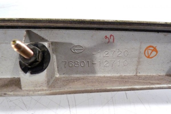 Listwa klapy bagażnika tył Toyota Corolla E12 2004 Sedan (Kod lakieru: 1C0)