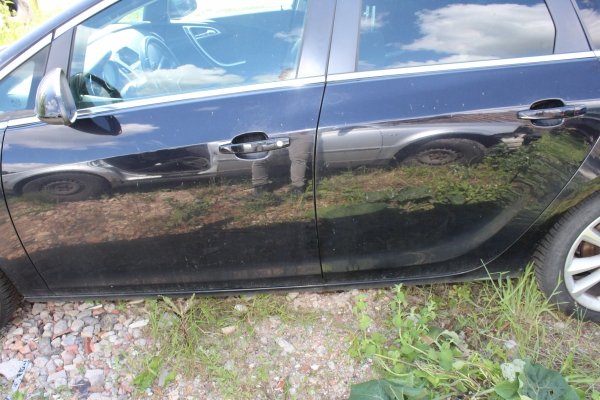 Szyba drzwi przód lewa Opel Astra J 2011 Kombi