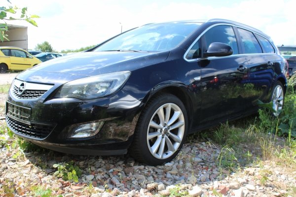 Zderzak tył Opel Astra J 2011 Kombi