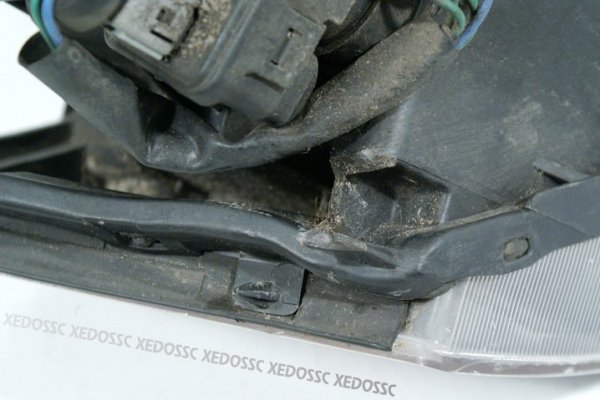 REFLEKTOR LEWY MITSUBISHI SPACE RUNNER 01 VAN