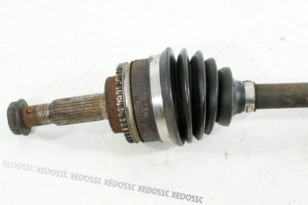 PÓŁOŚ LEWA KRÓTKA TOYOTA AVENSIS 99 2.0 16V