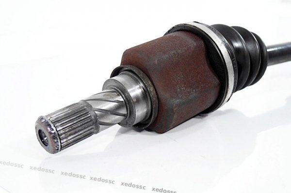 PÓŁOŚ PRAWA DŁUGA NISSAN MICRA K12 04 1.2 16V CR12