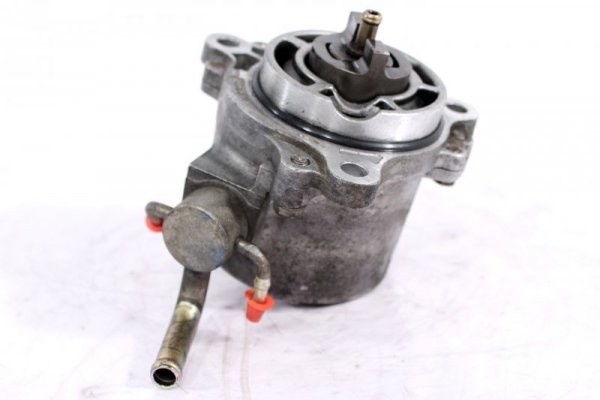 POMPA WAKUM MAZDA 323F BJ 02 2.0DITD RF4F18600