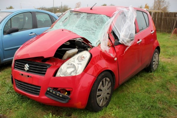 Szyba drzwi tył lewa Suzuki Splash 2009 1.0i K10B Hatchback 5-drzwi