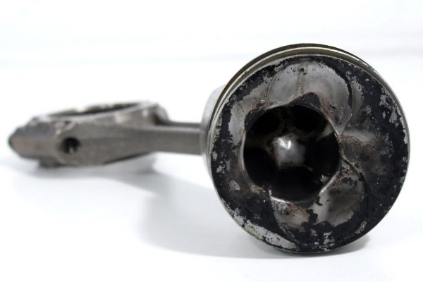 Tłok korbowód VW Polo 6N 1.9SDI ASY 1/2