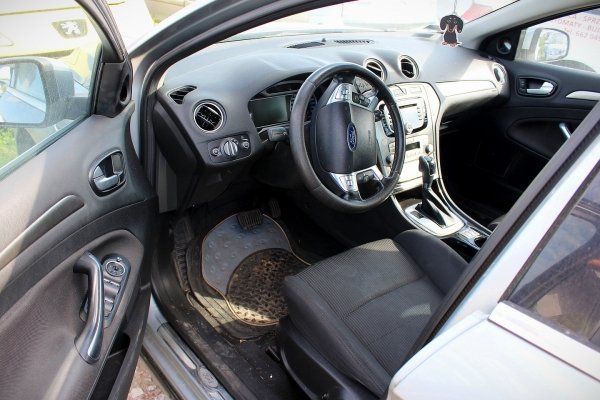 Konsola Ford Mondeo MK4 2010 2.0TDCI Kombi