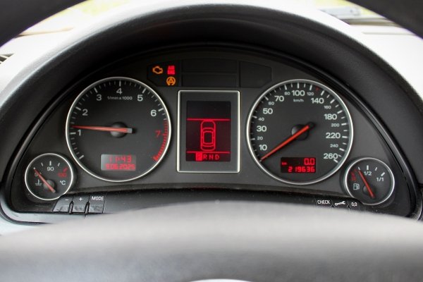 Błotnik przód lewy Audi A4 B6 2001 2.0i ALT Sedan