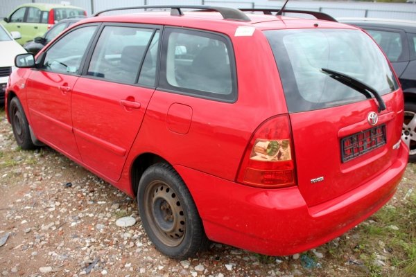 Błotnik przód lewy Toyota Corolla E12 2005 Kombi (3E5)