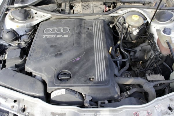Zderzak przód Audi A6 C4 1995 Kombi