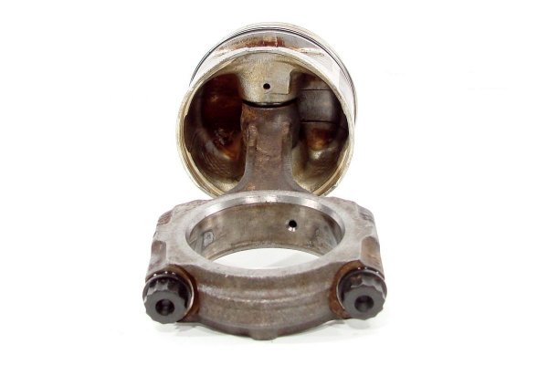Tłok korbowód Toyota Avensis T22 1998-2000 1.8 16V