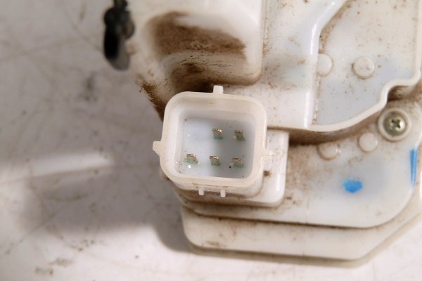 Zamek przód prawy Peugeot Bipper 2009 (5-PIN)