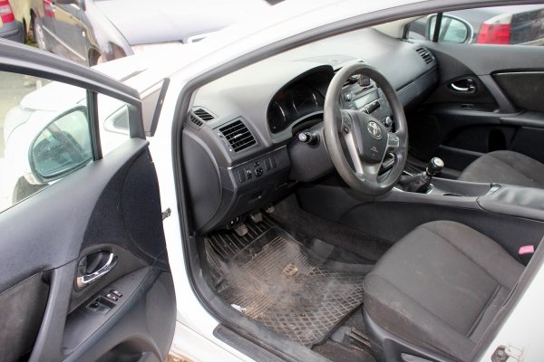 Lampa tył w klapę lewa Toyota Avensis T27 2009 Sedan