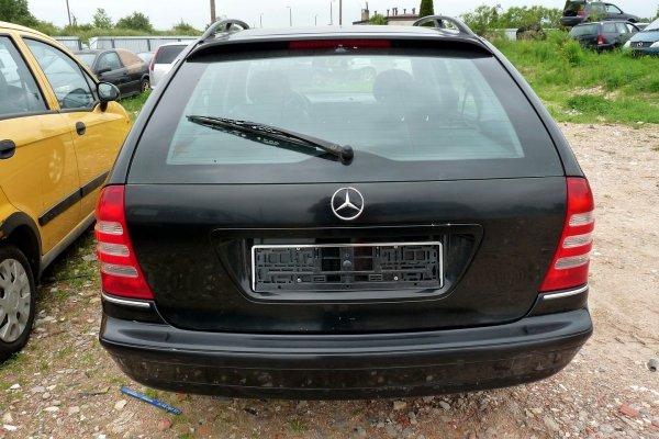 Zderzak przód Mercedes C-Klasa W203 2002 Kombi (Kod lakieru: 040)