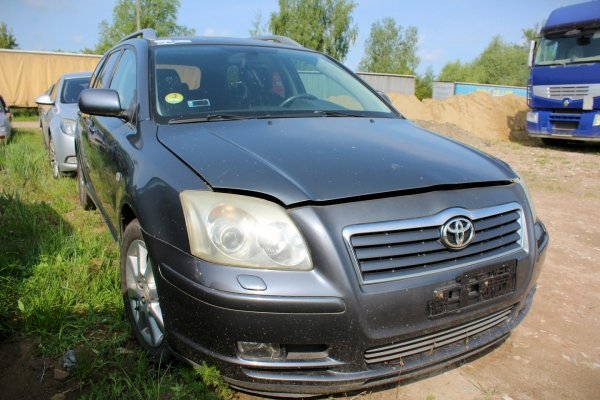 Zwrotnica przód lewa Toyota Avensis T25 2005 2.2D-CAT 2AD-FHV Kombi
