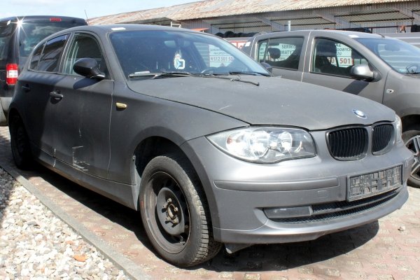 Pas przód BMW 1 E81 2008 1.6i N43B16 Hatchback 5-drzwi
