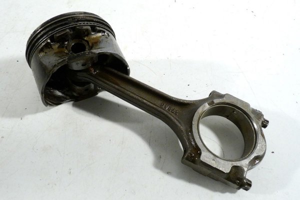 Tłok korbowód Ford Focus MK1 1998-2004 1.8i