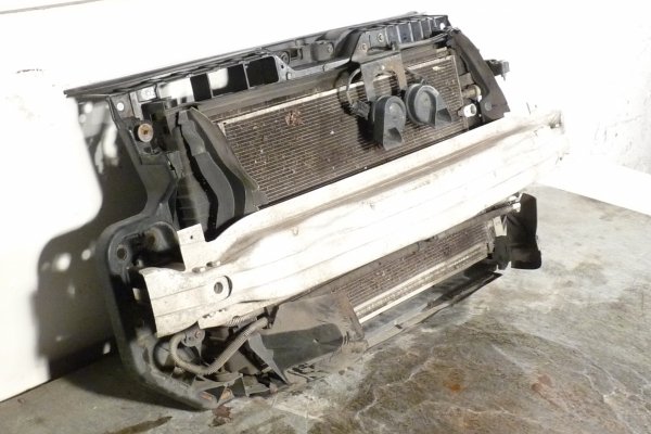 _Pas przód + chłodnice + wentylatory Audi A6 C6 2005 Kombi