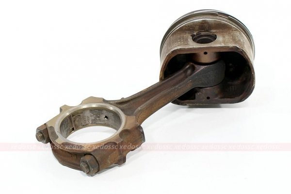 Tłok korbowód Nissan Primera P11 1996-2002 2.0 16V