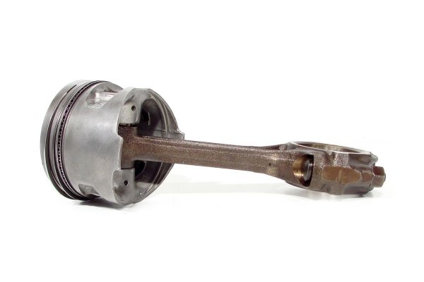 Tłok korbowód Hyundai Lantra J1 1990-1995 1.6 16V
