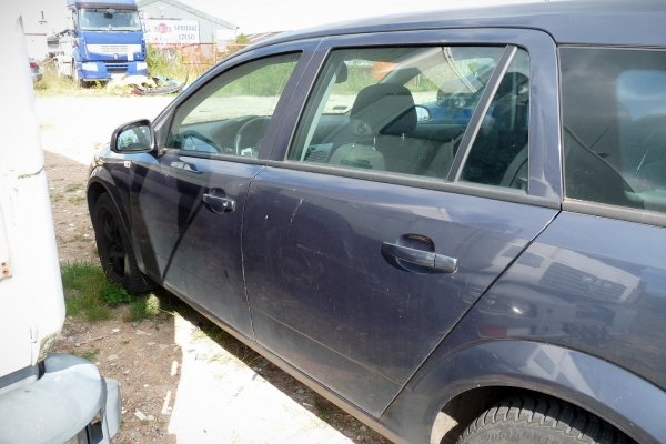 Zderzak tył Opel Astra H 2010 Kombi (kod lakieru: GBI)