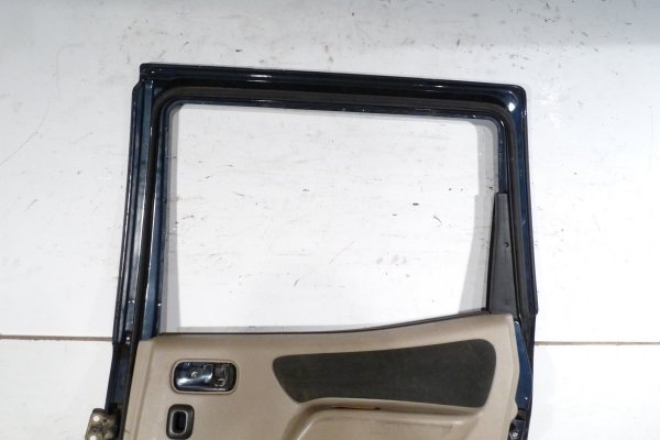Drzwi tył prawe Nissan Terrano II 2003 (Kod lakieru: BW9)
