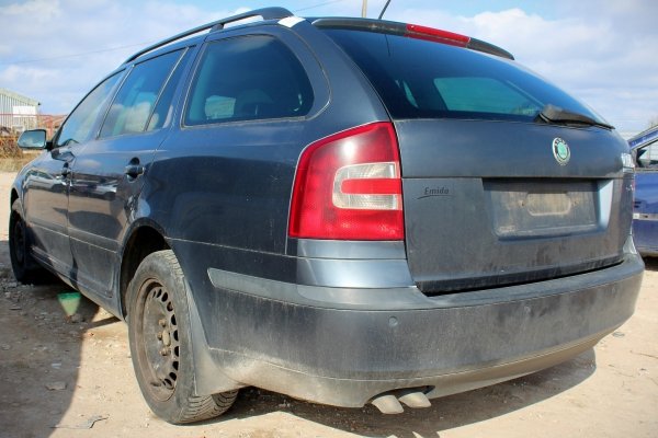 Szyba karoseryjna lewa Skoda Octavia II 1Z 2008 Kombi 