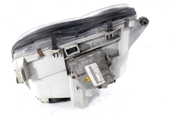 Reflektor prawy Mercedes C-klasa W203 Lift 2004-2007 (xenon)