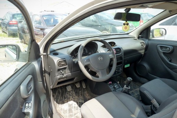 Opel Corsa C 2004 1.0i Z10XEP Hatchback 3-drzwi