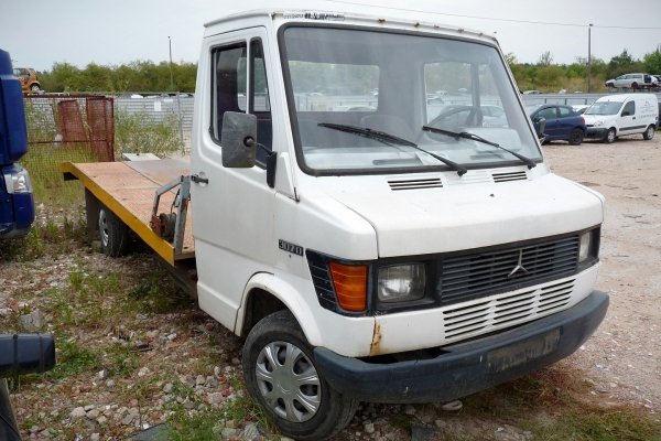 Kolumna kierownicza z kołem kierownicy Mercedes 307D 1985 2.4D 
