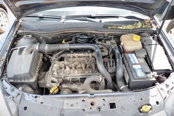 Błotnik przód prawy Opel Astra H 2010 Kombi (kod lakieru: GBI)