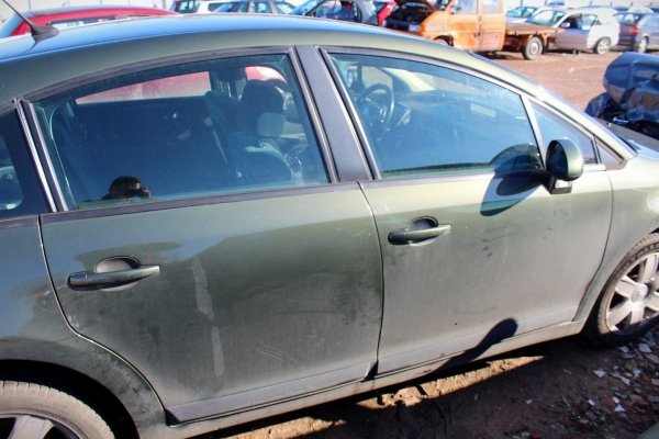 Klapa Bagażnika Tył Citroen C4 2004 1.6HDI Hatchback 5-drzwi (goła klapa bez osprzętu)