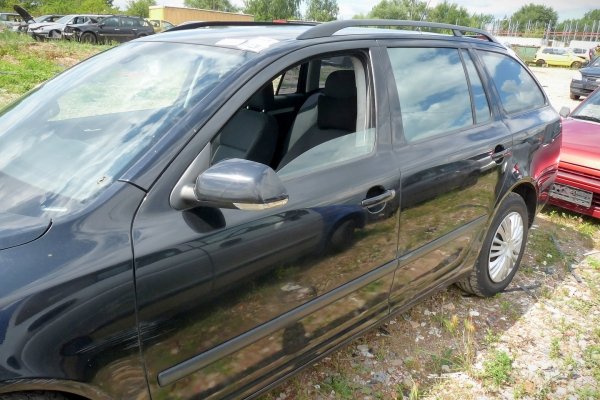 Silniczek wycieraczki tył Skoda Octavia II 1Z 2005 Kombi 