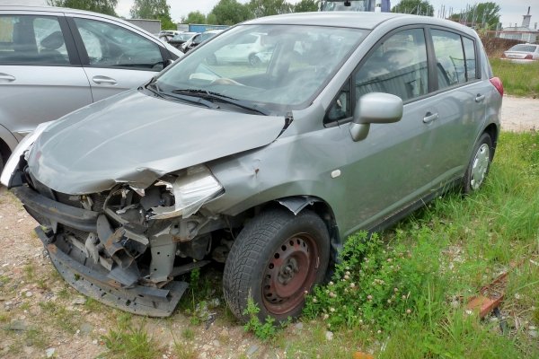 Pas tył Nissan Tiida C11 2008  Hatchback 5-drzwi 
