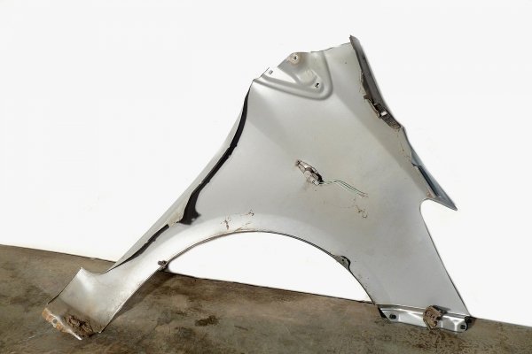 Błotnik przód lewy Toyota Yaris II XP90 2006 Hatchback 5-drzwi (kod lakieru: 1F8)