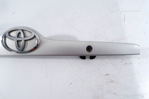Listwa klapy bagażnika tył Toyota Corolla E12 2004 Sedan (Kod lakieru: 1C0)