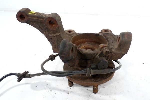 Zwrotnica przód lewa Nissan Almera Tino V10 2000-2006 1.8i