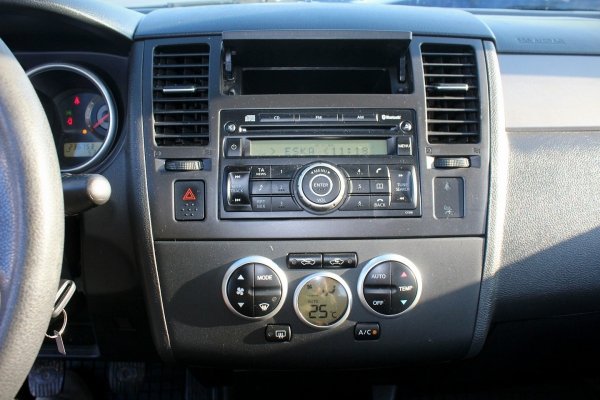 _Zderzak przód Nissan Tiida C11 2007 Sedan (kod lakieru: K36)