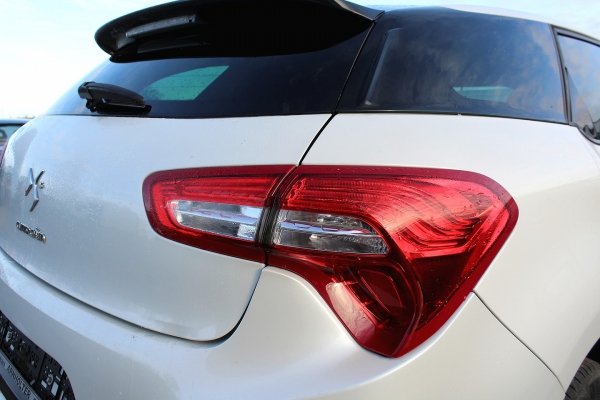 _Błotnik przód prawy Citroen DS5 2014 (2011-2015) Hatchback 5-drzwi (kod lakieru: KWED)