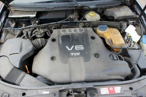 Pas przód Audi A6 C5 2000 Kombi