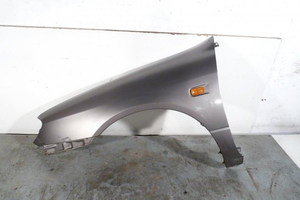 _Błotnik przód lewy Nissan Primera P11 Lift 2000 Sedan (Kod lakieru: KR2)