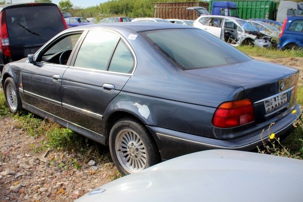 Błotnik przód prawy BMW 5 520 E39 1996  Sedan
