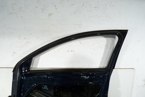 _Drzwi przód prawe VW Passat B6 2009 2.0TDI CBAB Kombi (Kod lakieru: LA5E)