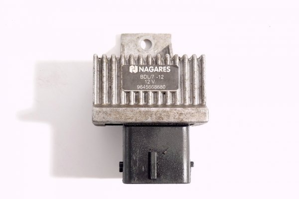 Przekaźnik świec żarowych Citroen / Peugeot 2008 1.4HDI 